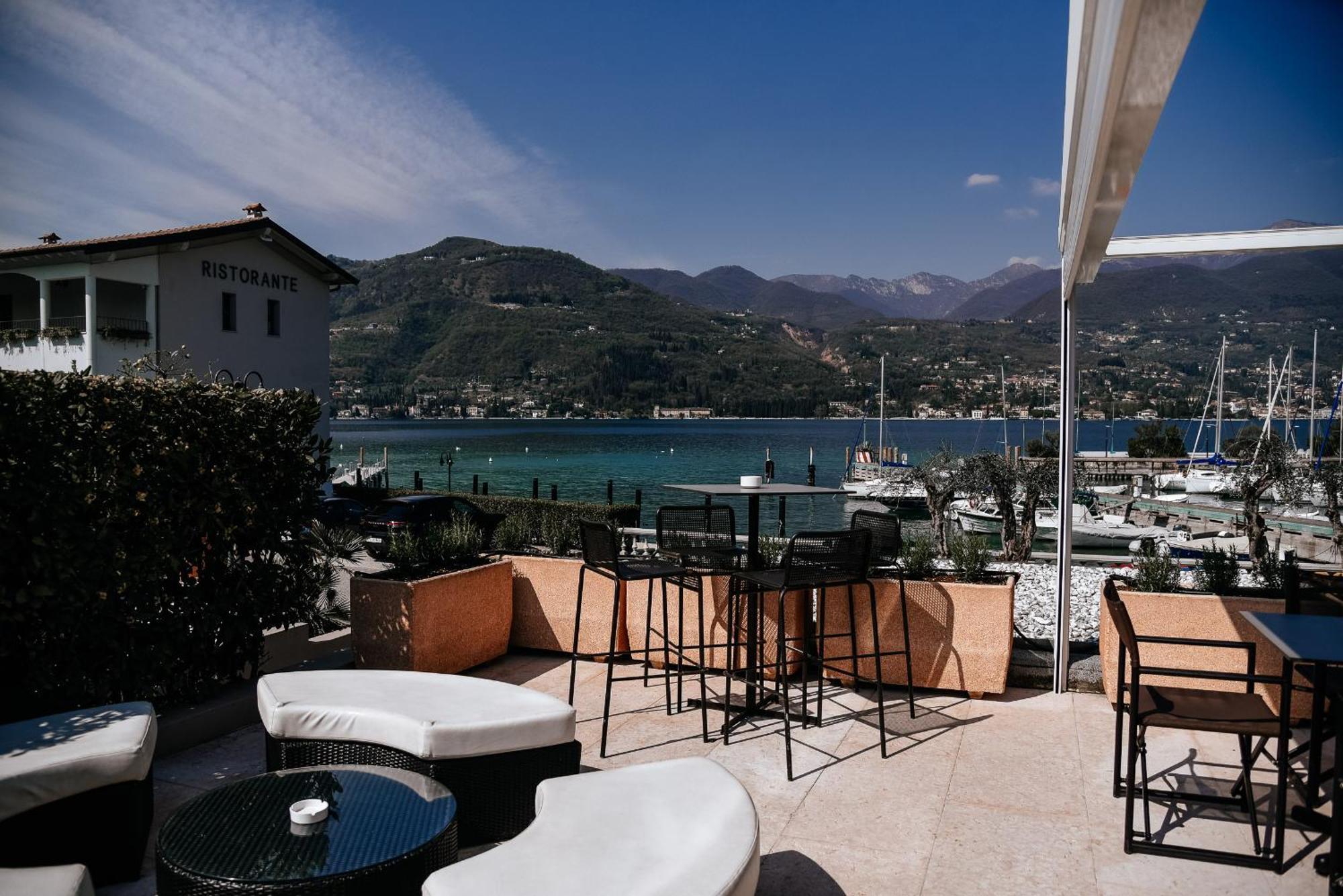 Bella Hotel & Restaurant With Private Dock For Mooring Boats San Felice del Benaco Extérieur photo