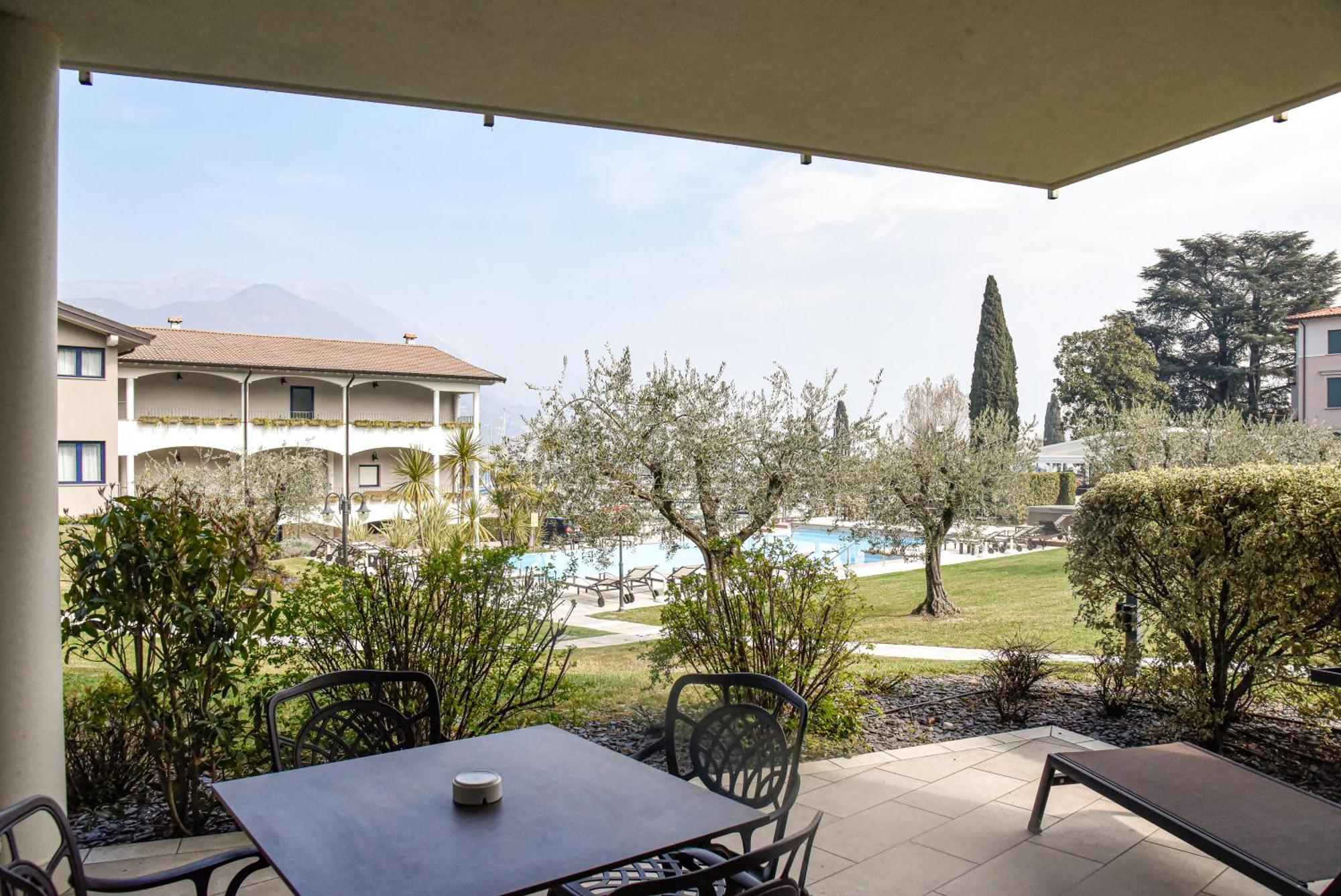 Bella Hotel & Restaurant With Private Dock For Mooring Boats San Felice del Benaco Extérieur photo